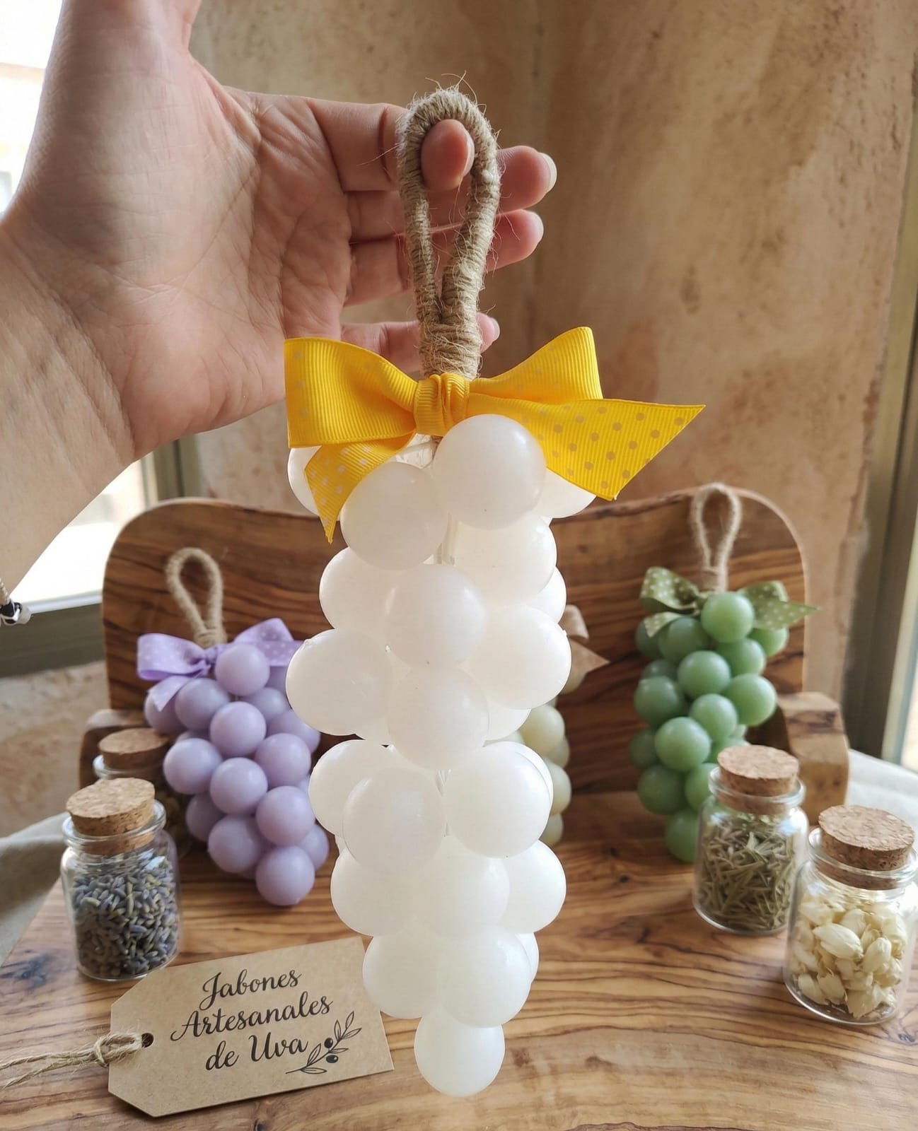 🍇 Jabón Artesanal en Forma de Racimo de Uvas